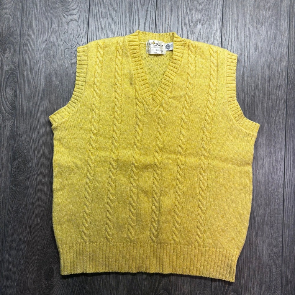 Avon Knit Yellow Shetland Wool Cable Knit Sweater Vest Mens Large V-Neck Canada